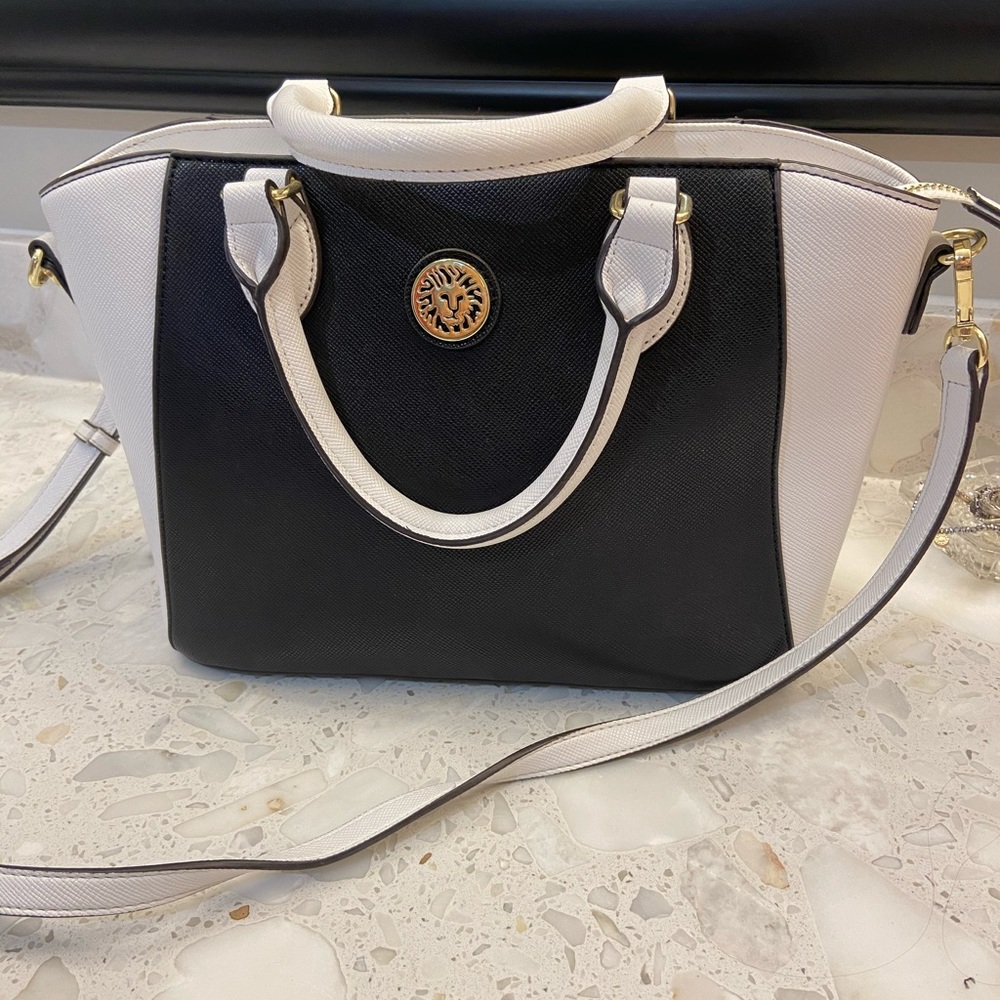 NWOT Anne Klein handbag with crossbody strap